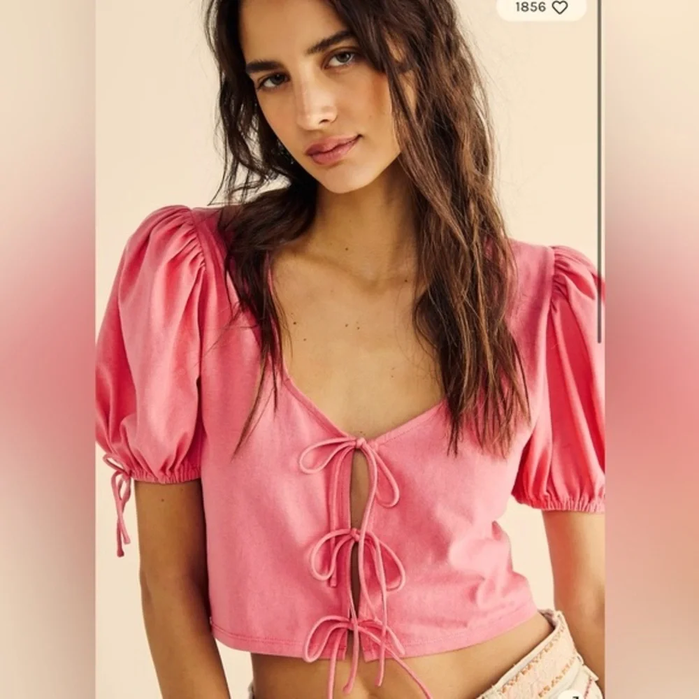 Free People Women's size XS Hot Pink Kitty Tee Puff Sleeve Cropped Tie Blouse